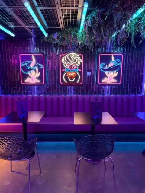 ディズニー・アドベンチャー ビウィッチング・ボバ・アンド・ブリューズ店内